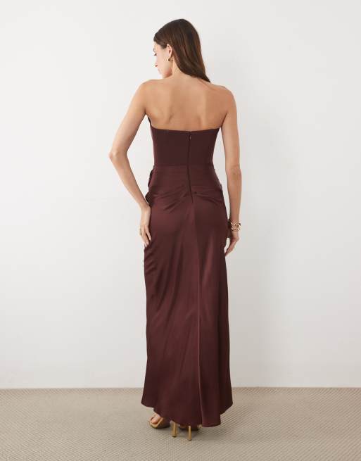 Forever New korsetkjole med drapering, stropløs maxikjole i burgundy, 2 af 4