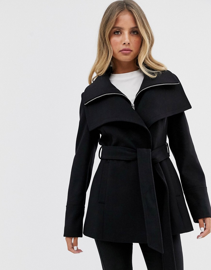 Forever New - Korte geknoopte jas met overslag in zwart