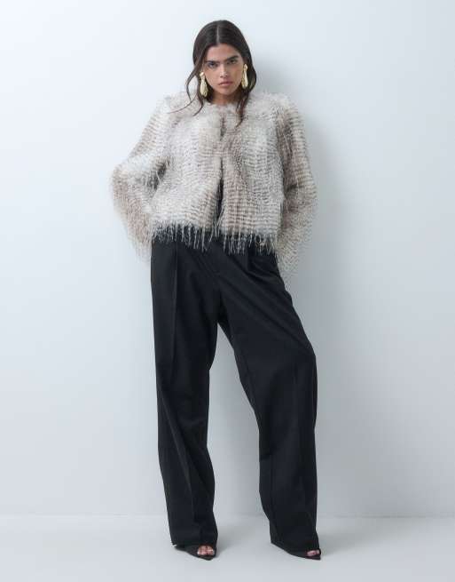 Forever New Kunstpelzjacke in Ostrich, 3 von 5