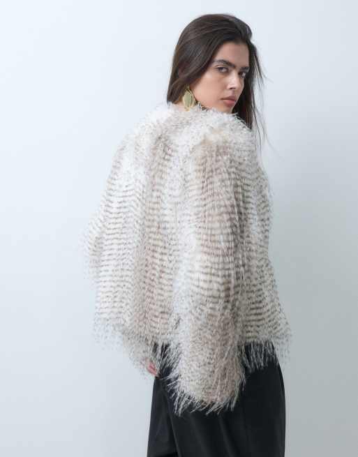 Forever New kurtka z faux-fur w kolorze ostrich, 5 z 5