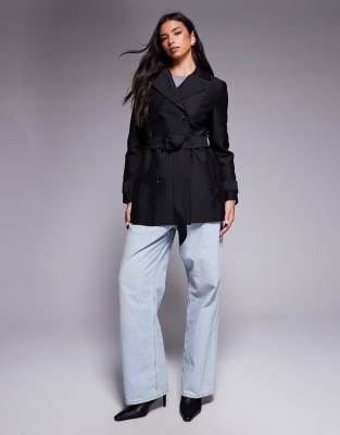 Forever New - Kurzer Trenchcoat in Schwarz mit Gürtel