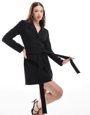 Forever New - Kurzes Blazer-Kleid in Schwarz mit Wickeldetail