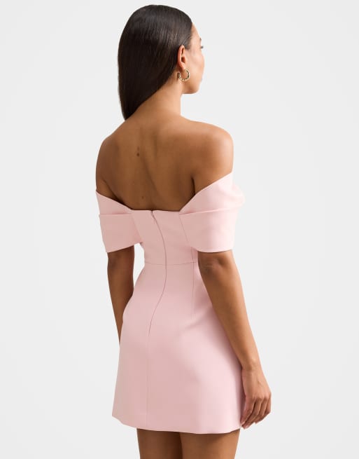 Forever New - Lyserød minikjole med struktur og bandeausnit samt oversized sløjfedetalje, 3 af 3