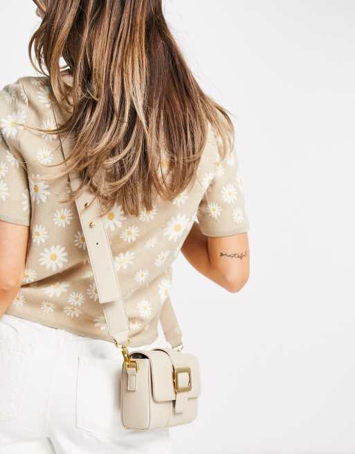 Forever New – Madison – Torebka crossbody w kolorze kamiennego beżu ze złotą klamrą