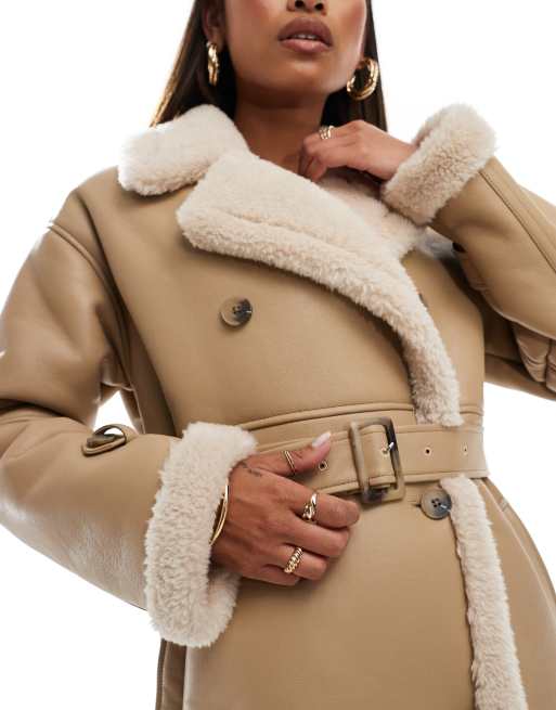 Forever New Manteau avec ceinture en fausse fourrure et imitation peau de mouton Camel clair ASOS
