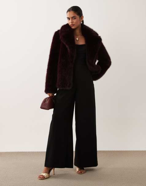 Forever New manteau court en faux-fur à col à revers bordeaux - view 1