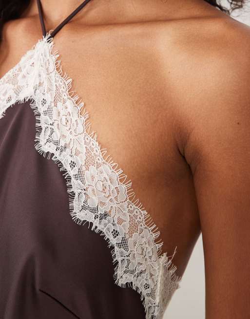 Forever New - Maxi jurk met halternek en kanten rand in chocoladebruin, 4 van 4