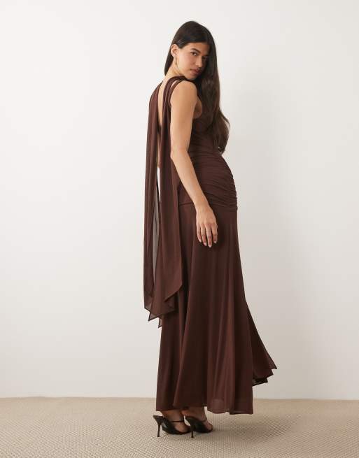 Forever New Maxikleid mit Schal-Ausschnitt und Bindegürtel-Detail in Schokobraun, 2 von 4
