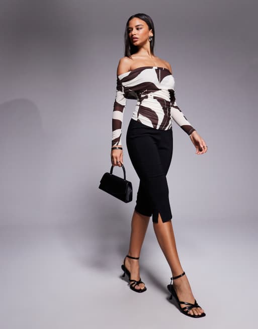 Forever New - Mia - Mesh top met blote schouders en abstracte print in bruin en wit, 2 van 4