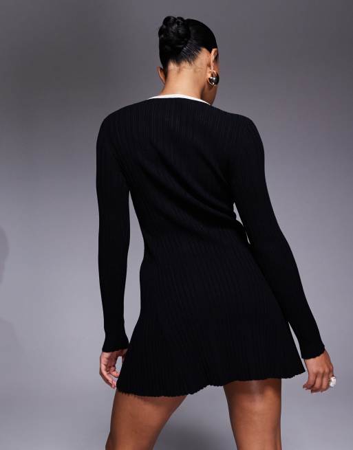 Forever New – Minikleid in Schwarz aus Kontraststrick mit goldfarbenen Knöpfen, 4 von 4