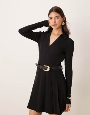 Forever New - Minikleid in Schwarz mit Faltenrock