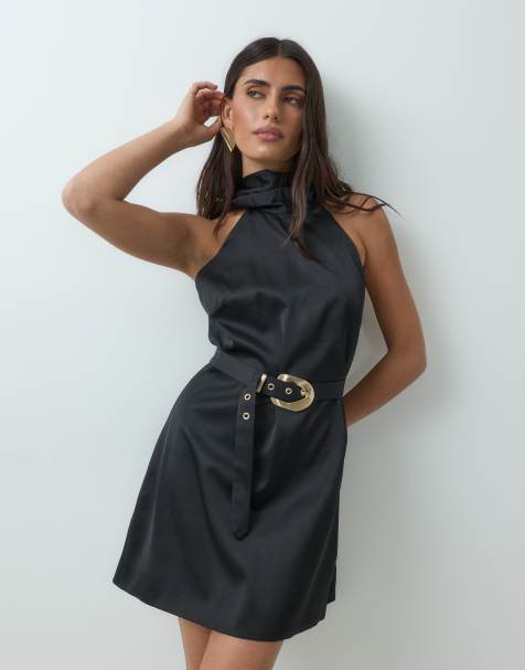 Forever New minivestido satinado con cuello alto y detalle de pañuelo en negro - view 1