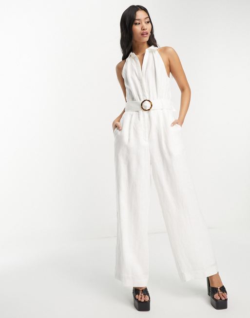 Forever New - Mouwloze jumpsuit met riem in ivoorwit