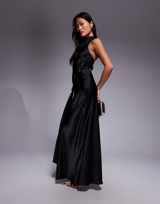 Forever New Petite - Abby - Robe longue en satin avec dos nu et détail ...