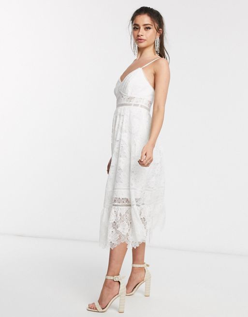 Forever New Petite – Biała koronkowa sukienka midi na ramiączkach | ASOS