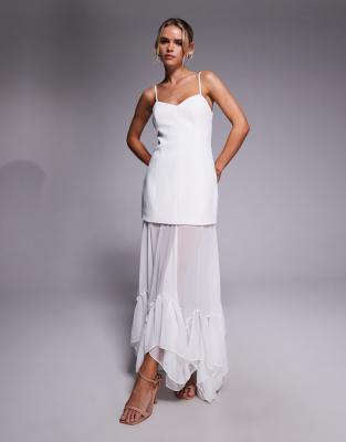 Forever New Petite - Bridal - Träger-Maxikleid in Elfenbein mit transparentem Zipfelsaum-Weiß