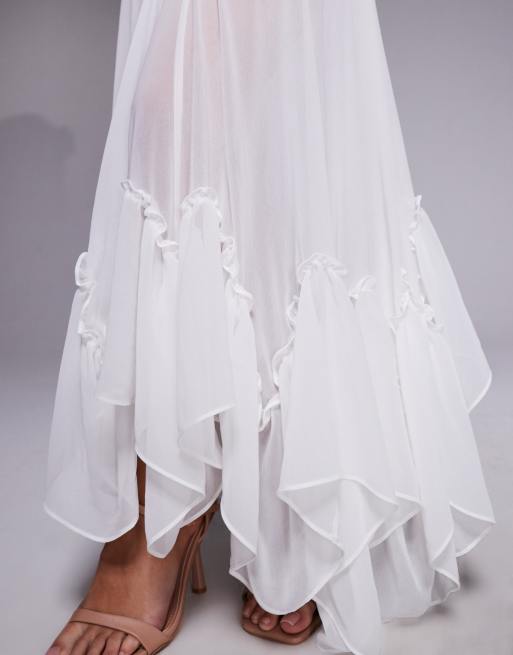 Forever New Petite – Bridal – Träger-Maxikleid in Elfenbein mit transparentem Zipfelsaum, 4 von 4