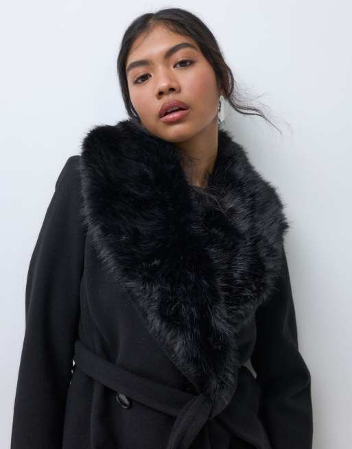 Forever New Petite cappotto in pelliccia sintetica con cintura nero, 3 di 5
