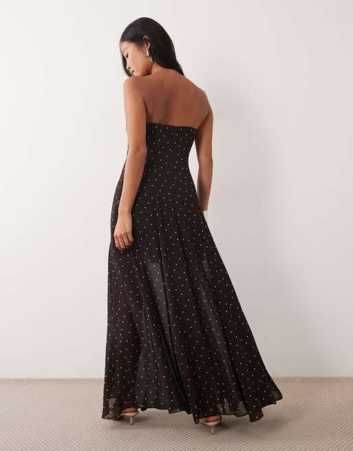 Forever New Petite Chiffon-Bandeau-Maxikleid mit transparentem Saum in Schokobraun mit Punktemuster, 3 von 4