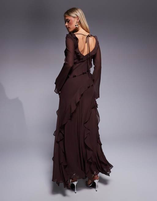 Forever New Petite - Chokoladebrun maxikjole med klokkeærmer og flæser i chiffon, 2 af 4