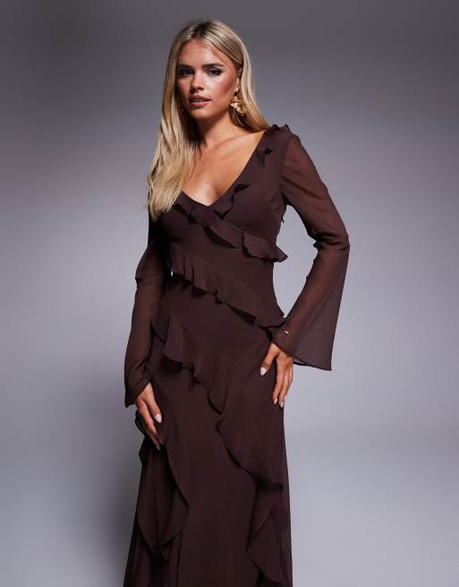 Forever New Petite - Chokoladebrun maxikjole med klokkeærmer og flæser i chiffon, 4 af 4