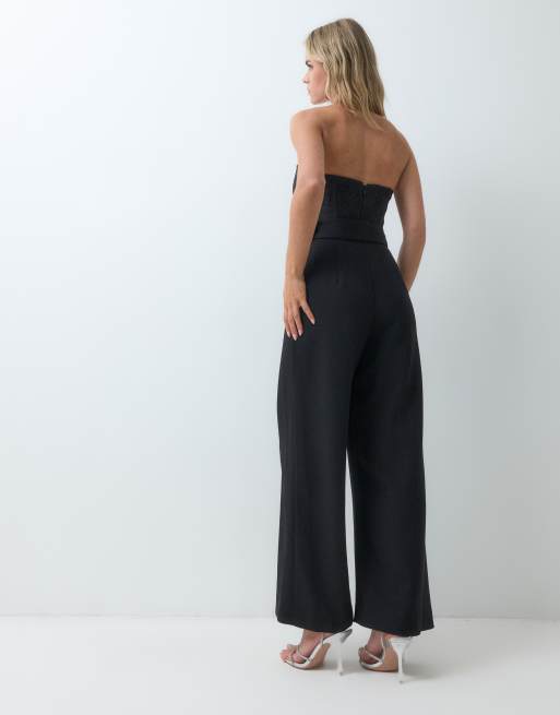 Forever New Petite combinaison structurée à détail ceinture et jambes larges en noir, 5 de 5