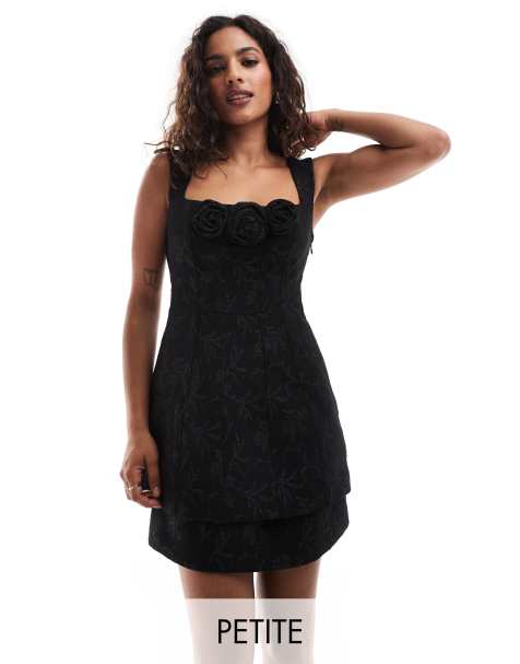 Forever New Petite – Czarna dwuwarstwowa sukienka mini z żakardowym wzorem - view 1