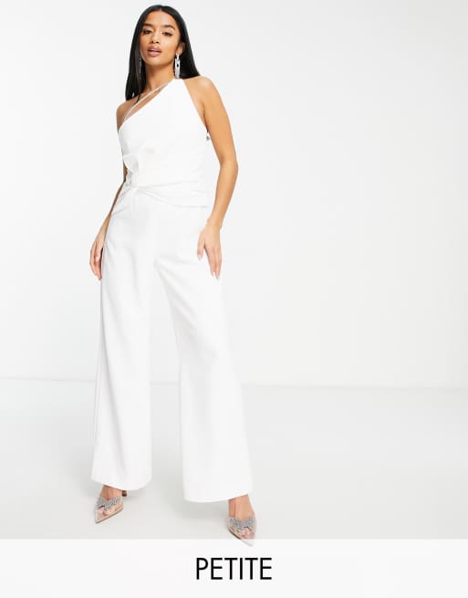Forever New Petite - Gedraaide jumpsuit met blote schouder in crème