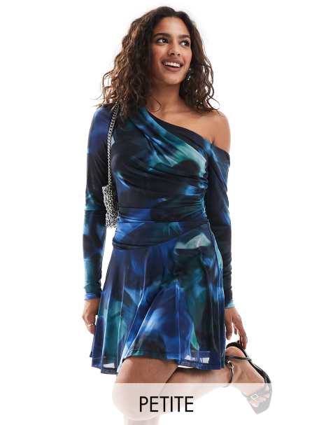 Forever New Petite - Gedrapeerde mini jurk met blote schouder en rozenprint in kobaltblauw - view 1