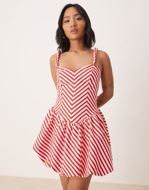 Forever New Petite – Gestreiftes Minikleid in Rot und Weiß mit Ballonsaum - view 1