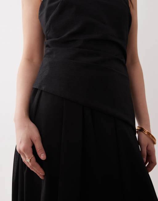 Forever New Petite godet maxi dress in black, 3 of 4