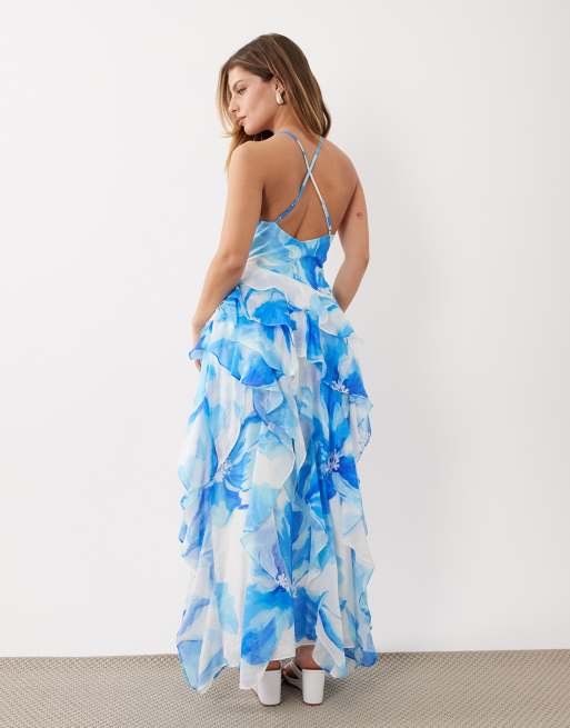 Forever New Petite – Jianna – Gestuftes Maxikleid mit Rüschen und blauem Blumenmuster, 4 von 4