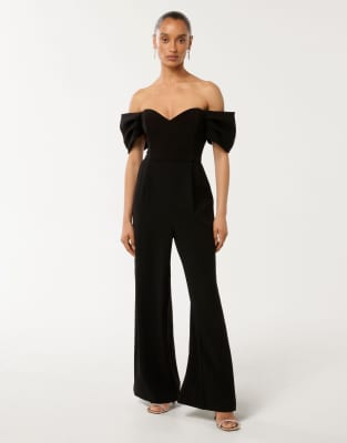 Forever New Petite - Jumpsuit in Schwarz mit weitem Bein und Carmen-Ausschnitt