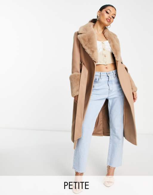 Forever New Petite - Kamelbrun midi-frakke i imiteret pels