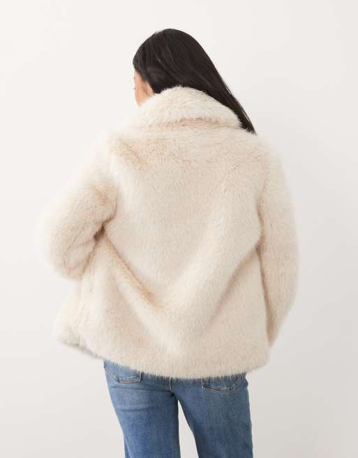 Forever New Petite Kurzmantel mit Reverskragen aus Kunstfell in Cremeweiß, 4 von 4