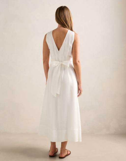 Forever New Petite linen sleeveless v tie back midi dress in white, 3 of 4