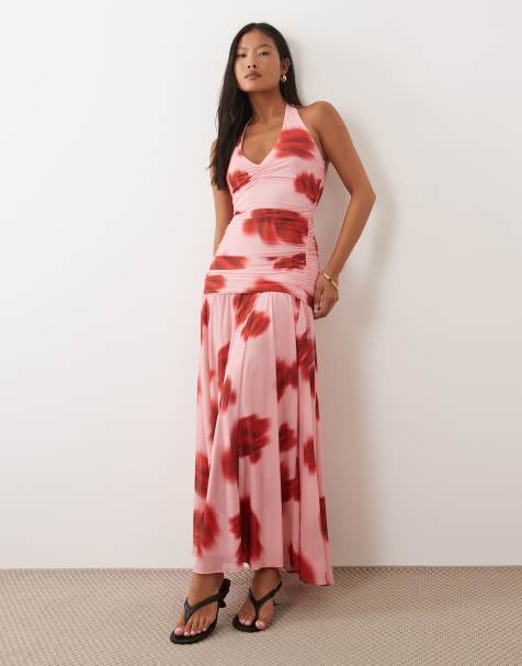 Forever New Petite - Maxi jurk van mesh met halternek, rimpeleffect en verlaagde taille in rode en roze bloemenprint - view 1
