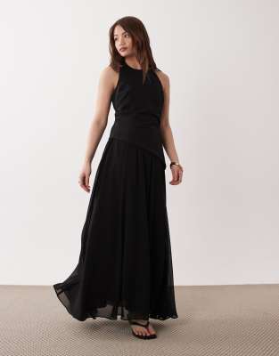 Forever New Petite - Maxikleid in Schwarz mit Godet-Detail
