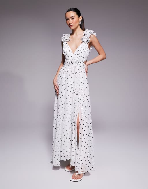 Forever New Petite – Maxikleid in Weiß mit Polka Dots und gerüschter Schulterpartie, 2 von 4