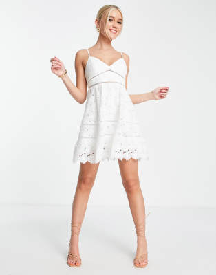 Forever New Petite - Mini-jurk van kant met uitgesneden details in ivoor