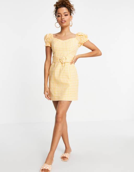 Forever New Petite – Minikleid mit Puffärmeln, Gürtel und bernsteinfarbenem Karomuster, 4 von 4
