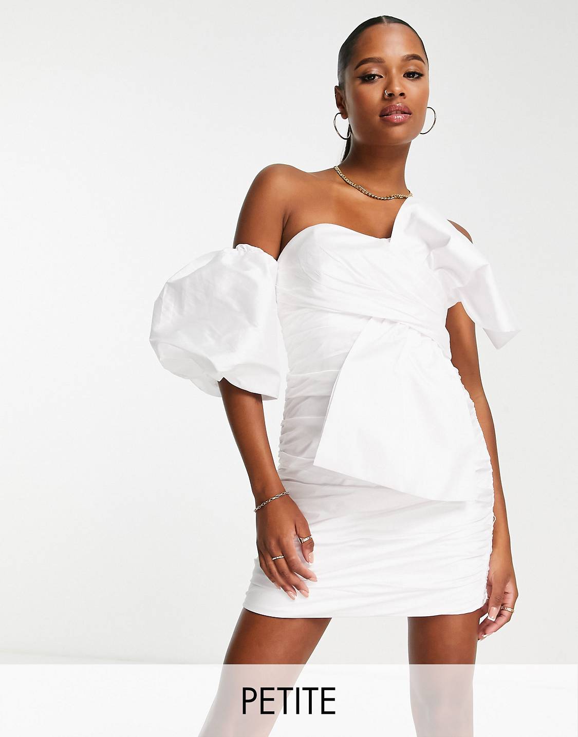 Forever New Petite – Robe courte asymétrique en taffetas ornée d’un nœud – Blanc hiver Robes de mariée courtes The Wedding Explorer