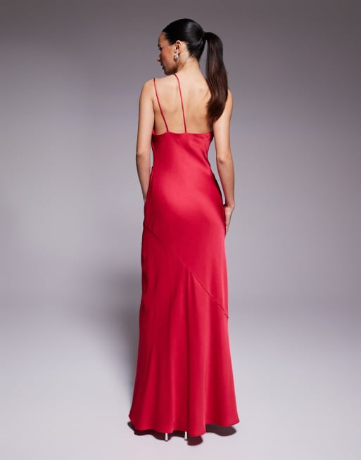Forever New Petite - Robe longue asymétrique à col bénitier - Rouge, 3 de 4