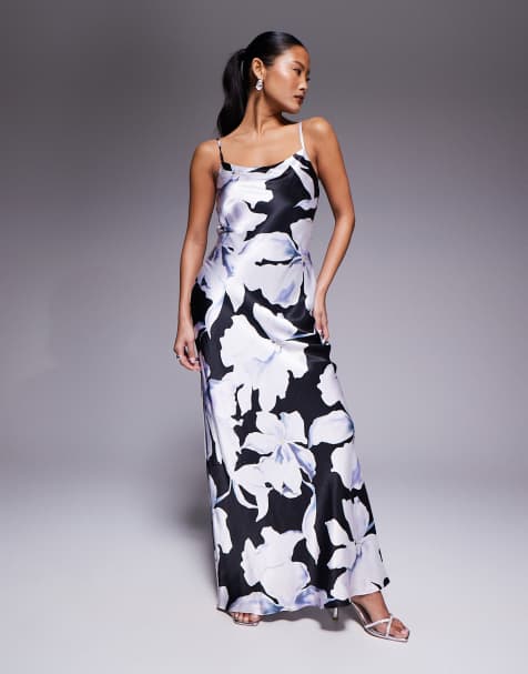 Forever New Petite - Robe nuisette longue en satin imprimé fleuri avec bretelles fines et encolure dégagée - Bleu - view 1