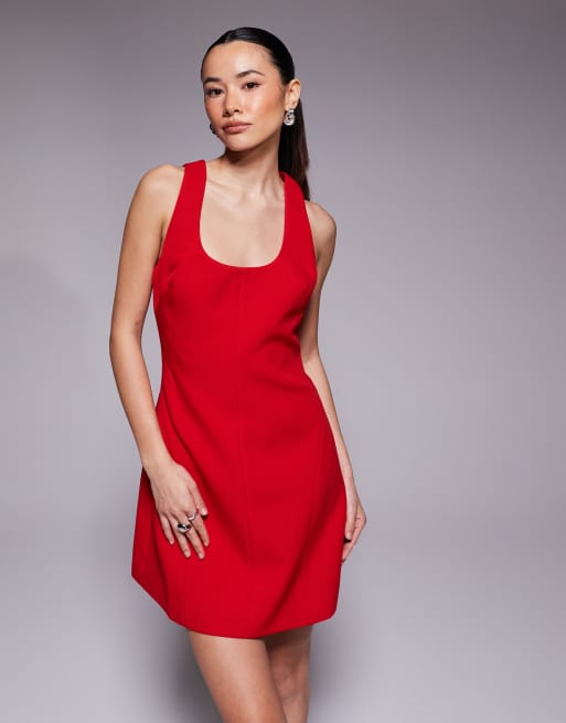 Forever New Petite – Röd, figursydd miniklänning med djup ringning, 2 av 4