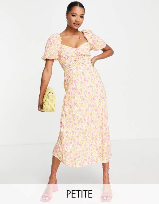 Forever New Petite - Rynket midikjole med sløjfe bagpå i levende blomstermønster