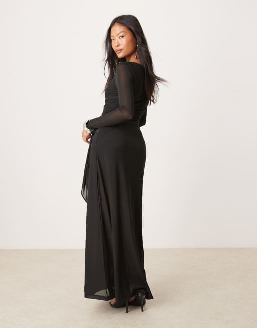 Forever New Petite – Svart, draperande maxiklänning med långa ärmar, 3 av 4