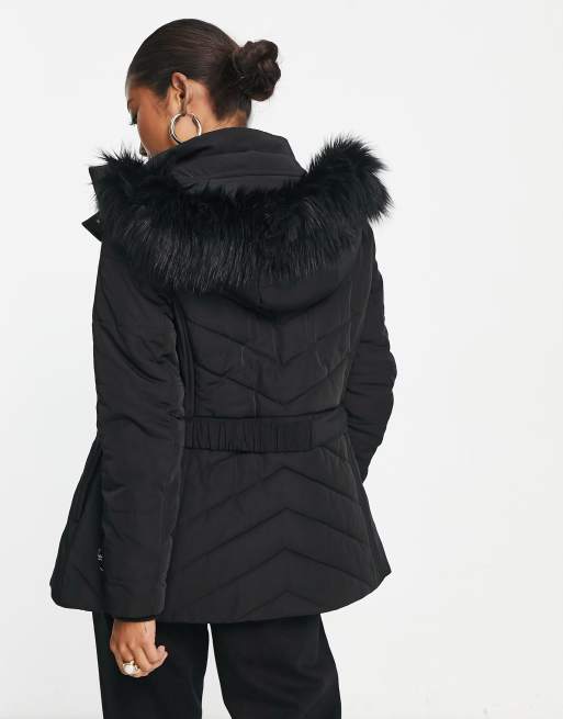 Forever New Petite – Svart kviltad jacka i lång modell med skärp, 2 av 4