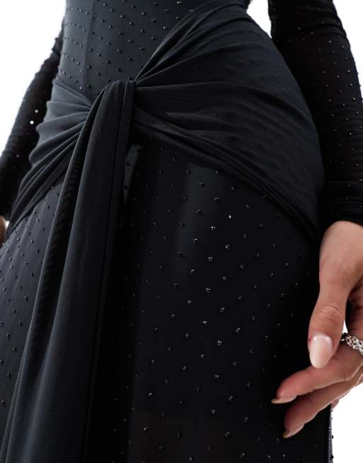 Forever New Petite – Svart, långärmad maxiklänning med djup ringning och värmefixerad strass, 3 av 4