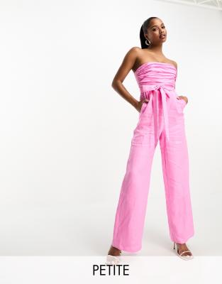 Forever New Petite - Trägerloser Jumpsuit in Rosa mit weitem Bein